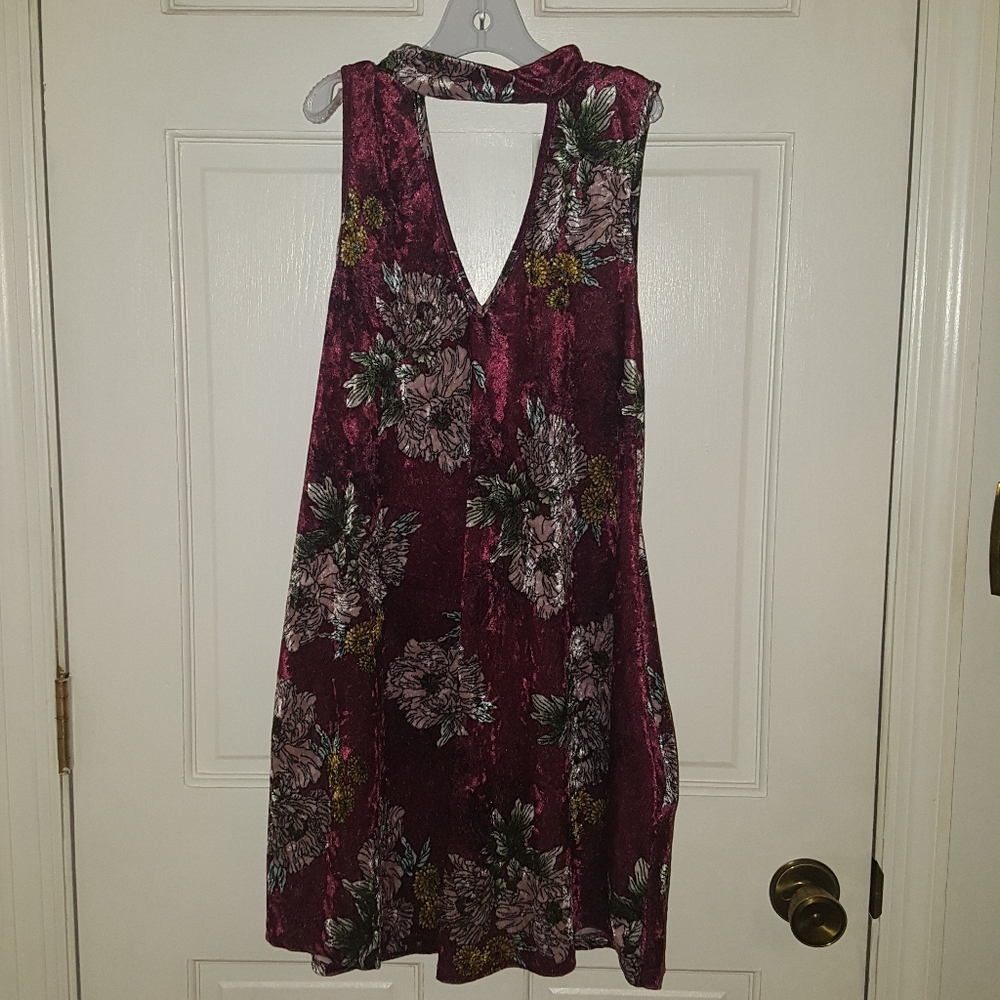Burgundy & floral velvet tie-back dress w/ pockets